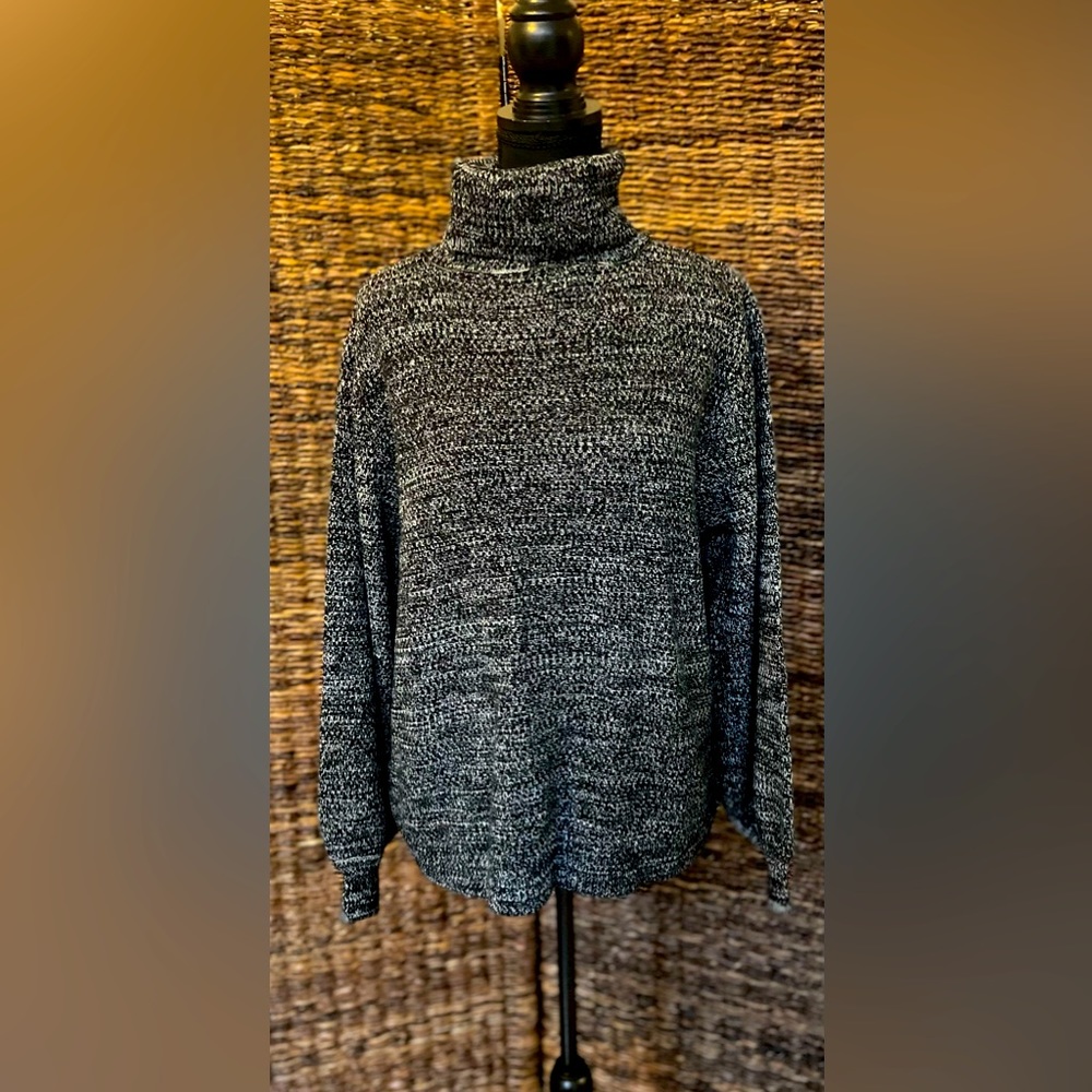 Black marled turtleneck. Sz large. Balloon sleeve.